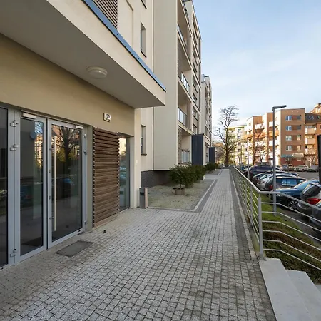 Black And Brown With Free Parking And Furnished Balcony In By Renters * Vratislav