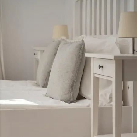 Apartmán Black And Brown With Free Parking And Furnished Balcony In By Renters