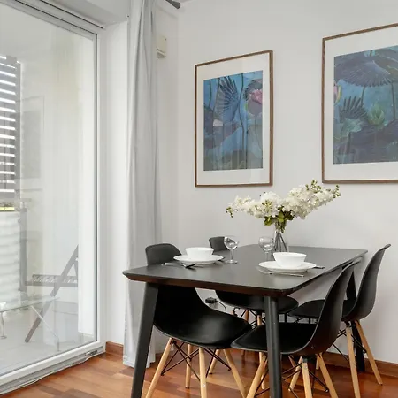 Apartmán Black And Brown With Free Parking And Furnished Balcony In By Renters Vratislav