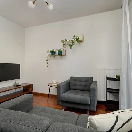 Black And Brown With Free Parking And Furnished Balcony In By Renters