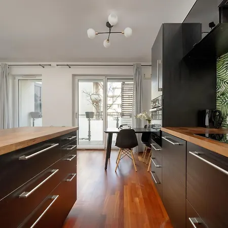 Black And Brown With Free Parking And Furnished Balcony In By Renters Apartmán